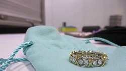 Таможенники задержали гражданку США, перевозившую в Челябинск люксовые вещи на 11 млн рублей