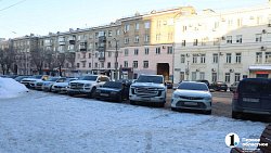 В Челябинске вычищают проезжую часть от снега