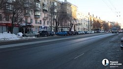 В Челябинске вычищают проезжую часть от снега