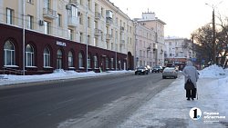 В Челябинске вычищают проезжую часть от снега