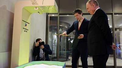 Владимиру Путину представили челябинские гаджеты для детей