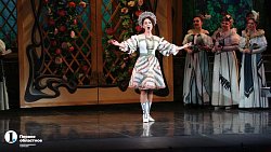 Солиста челябинской оперы Николая Глазкова поздравили с двумя юбилеями