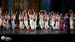 Солиста челябинской оперы Николая Глазкова поздравили с двумя юбилеями