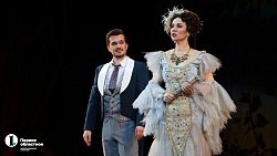 Солиста челябинской оперы Николая Глазкова поздравили с двумя юбилеями