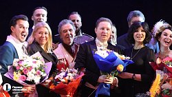 Солиста челябинской оперы Николая Глазкова поздравили с двумя юбилеями