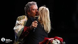 Солиста челябинской оперы Николая Глазкова поздравили с двумя юбилеями