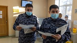 Пожарные, спасатели и росгвардейцы сдали кровь для больниц Челябинской области