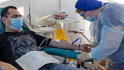 Пожарные, спасатели и росгвардейцы сдали кровь для больниц Челябинской области