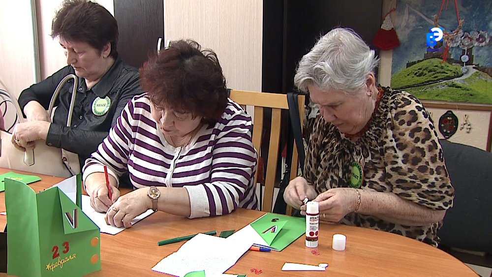 Серебряные волонтеры Миасса помогают бойцам