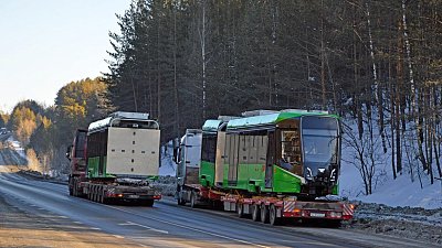 В Челябинск на обкатку привезли новый трехсекционный трамвай