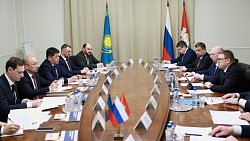 Алексей Текслер на встрече с послом Казахстана в РФ предложил варианты транзита грузов на Китай