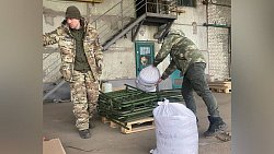 Бойцы в зоне СВО получили от южноуральцев маскировочные сети и автомобиль «Урал»