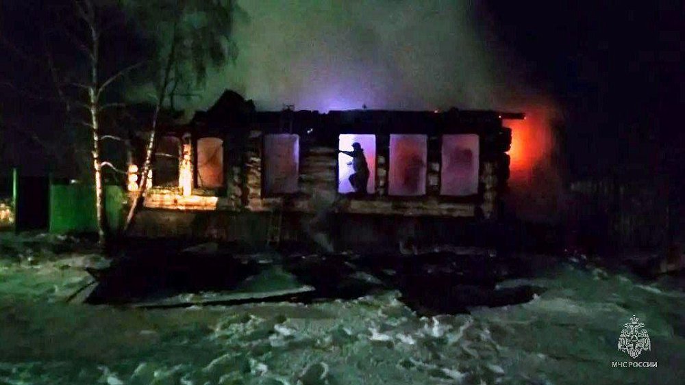 Двое пожилых людей погибли на ночном пожаре в Челябинской области