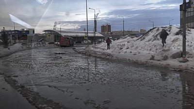 Коммунальная авария на северо-западе Челябинска попала на видео
