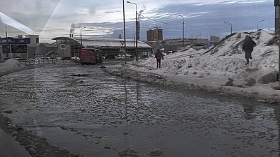 На крупном перекрестке в Челябинске произошел потоп