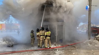 На Уральских добровольцев сгорел остановочный комплекс