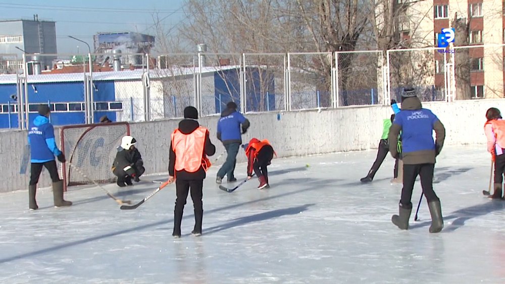 Воспитанники «Алых парусов» играют в хоккей