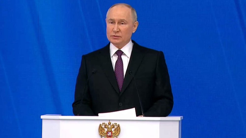 Владимир Путин выступает перед Федеральным собранием