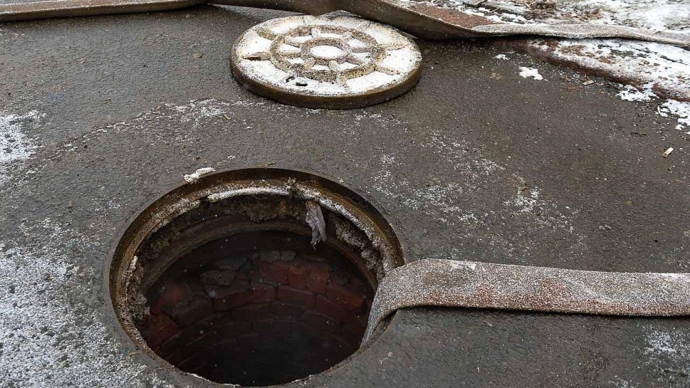 Власти Челябинска проведут инвентаризацию крышек канализационных люков