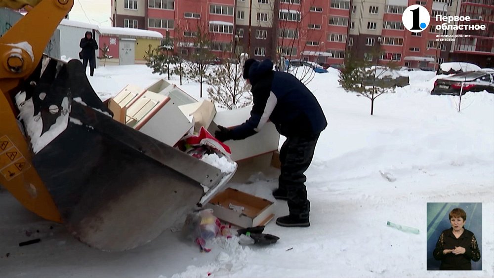В городе активно убирают снег и очищают ливневки