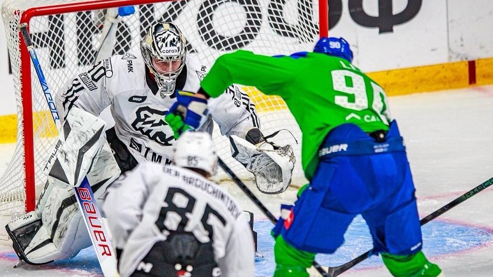 Хоккеисты «Трактора» и «Салавата Юлаева» устроили массовую драку в Кубке Гагарина