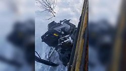 Водитель снегохода врезался в остановившийся поезд в Челябинской области