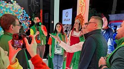 Алексей Текслер передал в библиотеку «Сириус» книги южноуральских авторов