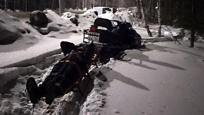 В Миассе спасатели эвакуировали на снегоходе мужчину из леса