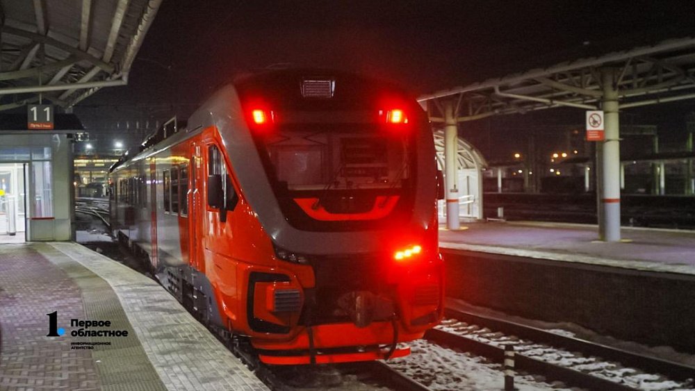 Пассажиры покинули пригородный поезд Челябинск — Екатеринбург из‑за задымления в вагоне