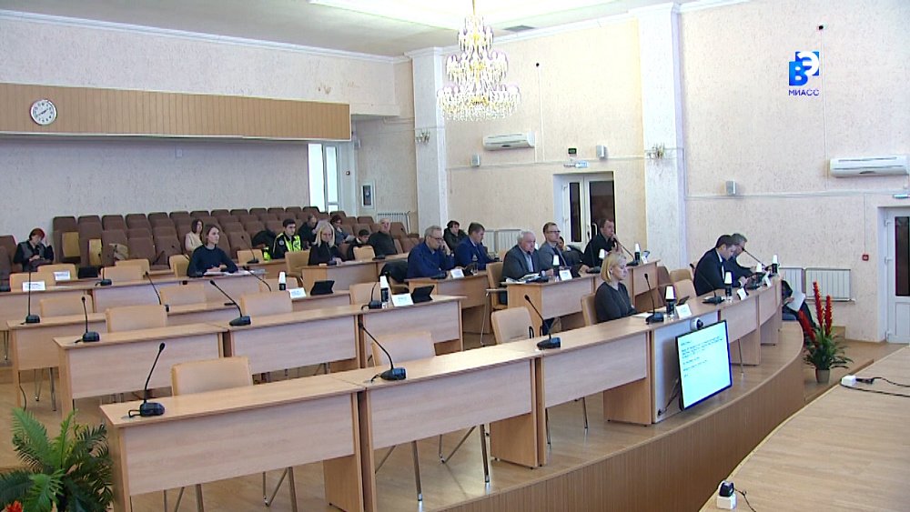 Депутатская комиссия обсудила уборку тротуаров