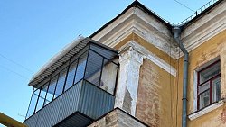 Власти Челябинска организовали очередной рейд по расчистке снега и сосулек с крыш