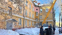 Власти Челябинска организовали очередной рейд по расчистке снега и сосулек с крыш