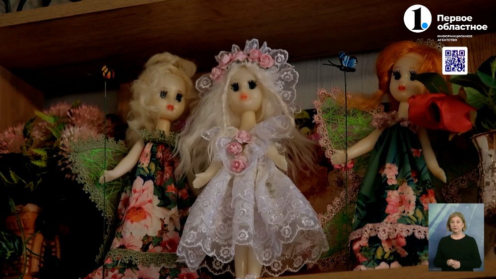 Челябинка шьет наряды для советских кукол