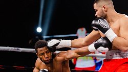 Боксер Константин Пономарев выиграл «Битву на Урале» в Челябинске