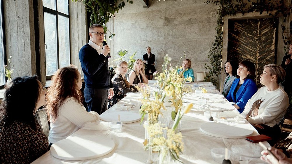 Алексей Текслер встретился с многодетными мамами на творческом мастер-классе