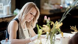 Алексей Текслер встретился с многодетными мамами на творческом мастер-классе