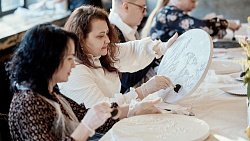 Алексей Текслер встретился с многодетными мамами на творческом мастер-классе