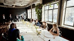 Алексей Текслер встретился с многодетными мамами на творческом мастер-классе