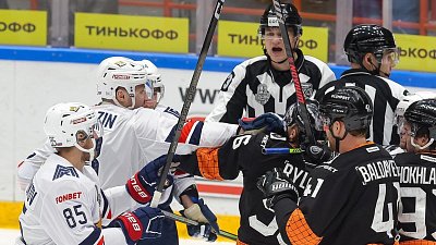 Хоккейный клуб «Амур» сравнял счет в серии плей-офф с «Металлургом»