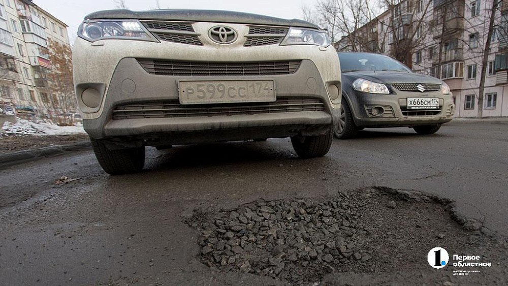 В Челябинске приступили к ямочному ремонту дорог