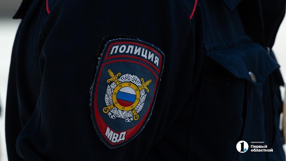 В Челябинске разыскивают мужчину, сломавшего нос женщине в баре на Кировке