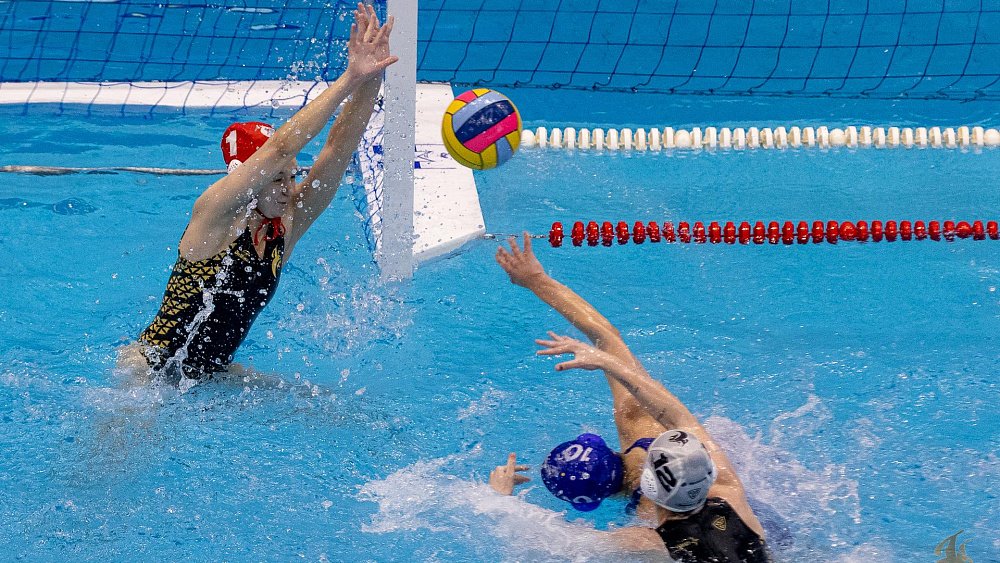 Ватерполистки «Уралочки» обменялись победами с лидером чемпионата Суперлиги