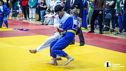 В дзюдо один шанс может изменить все — фоторепортаж с детского турнира в Челябинске