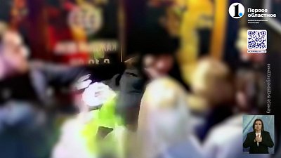 В Челябинске мужчина сломал нос сотруднице бара