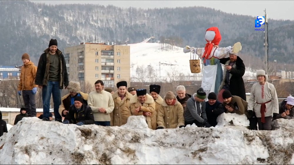 Миасцы гуляют на Широкой Масленице