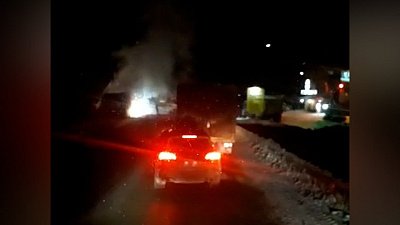 В Челябинской области на трассе М-5 образовалась пробка из-за горящей машины
