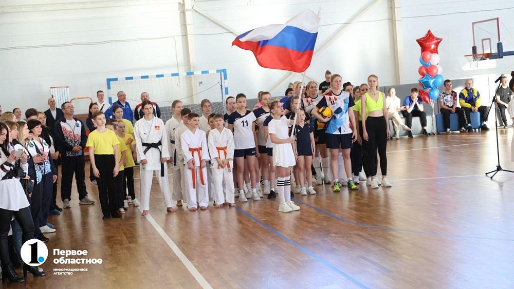 Алексей Текслер открыл физкультурно-оздоровительный комплекс в Долгодеревенском