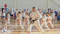 Алексей Текслер открыл физкультурно-оздоровительный комплекс в Долгодеревенском