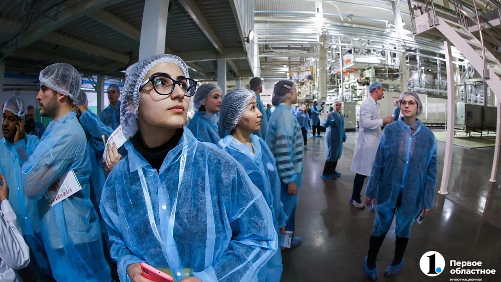 Процесс производства челябинских макарон показали иностранным студентам