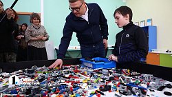 Алексею Текслеру показали, как в Уйском по нацпроектам запустили современный центр для полутора тысяч детей